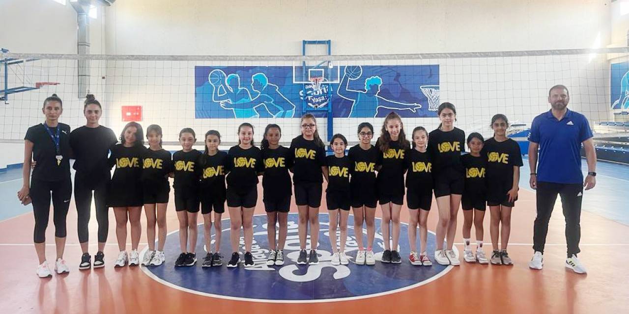 Aliağalı Çocuklar Yaz Tatilini Spor Yaparak Değerlendiriyor