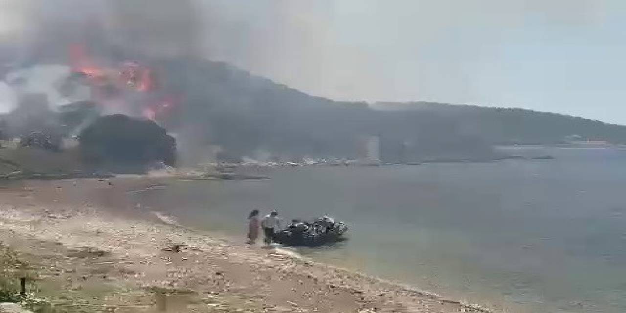 İzmir’deki Orman Yangınında Vatandaşlar Denizden Tahliye Ediliyor