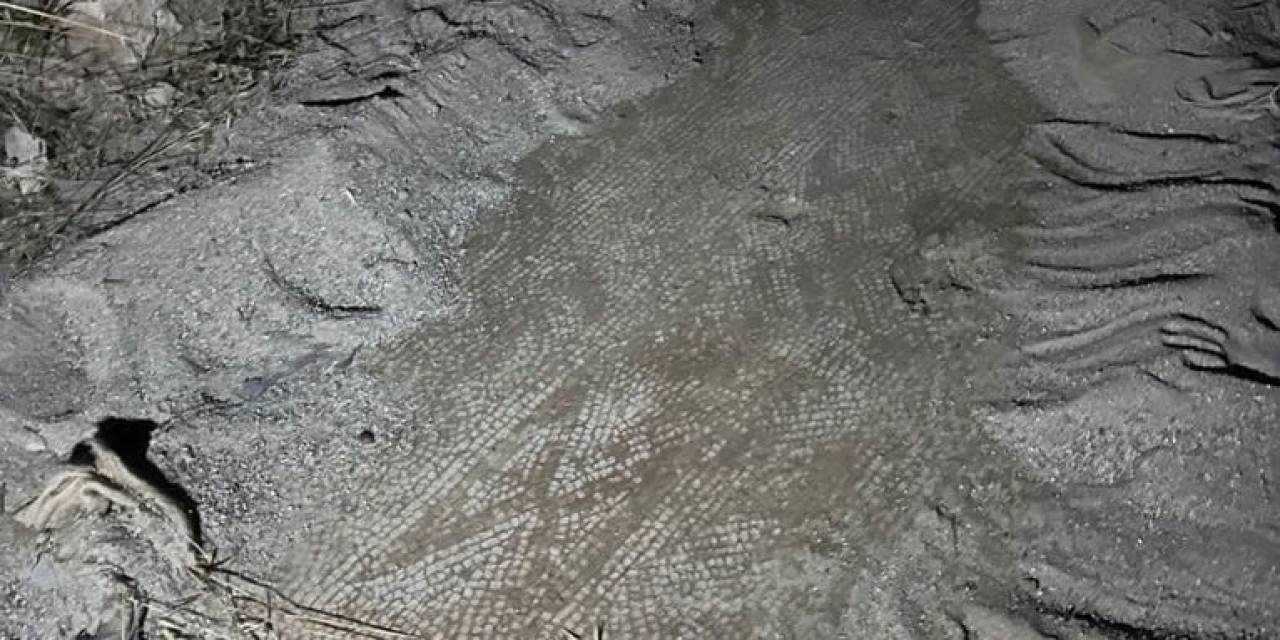 Koruma Altındaki Mozaik Çevresinde Kaçak Kazıya Suçüstü
