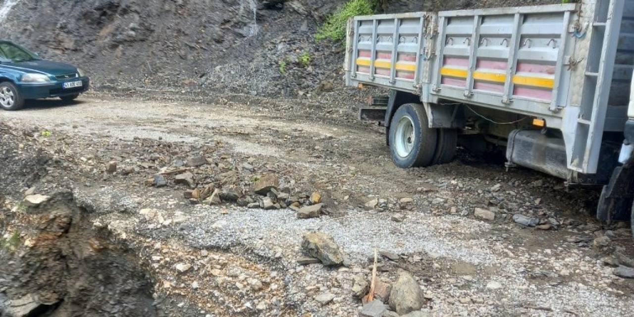 Sağanak Yağış Hasara Yol Açtı, Geçici Köprü 5. Kez Yıkıldı