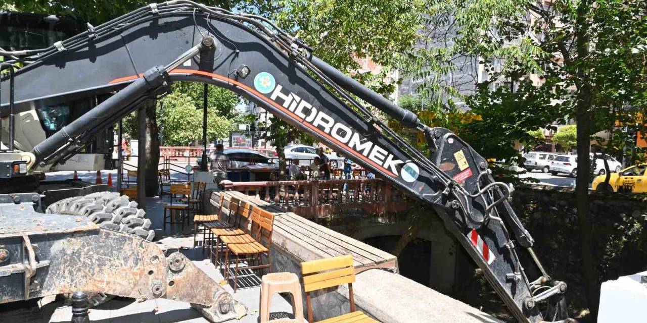 Çaybaşı Deresi Temizleniyor