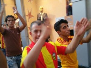Yeni Malatyasporlu Taraftarlar Şehitler İçin Yürüdü
