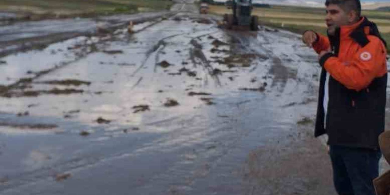 Ağrı’da Sel Nedeniyle Kapanan Ağrı-iran Karayolu Ulaşıma Açıldı