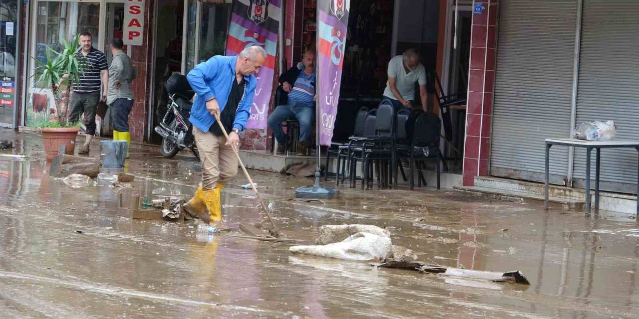 Giresun Valisi Ünlü: "piraziz’de Selde 39 Vatandaş Mahsur Kaldıkları Yerlerden Kurtarıldı"