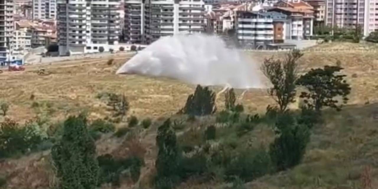 Başkent’te Boru Patladı, Su Metrelerce Yükseğe Fışkırdı