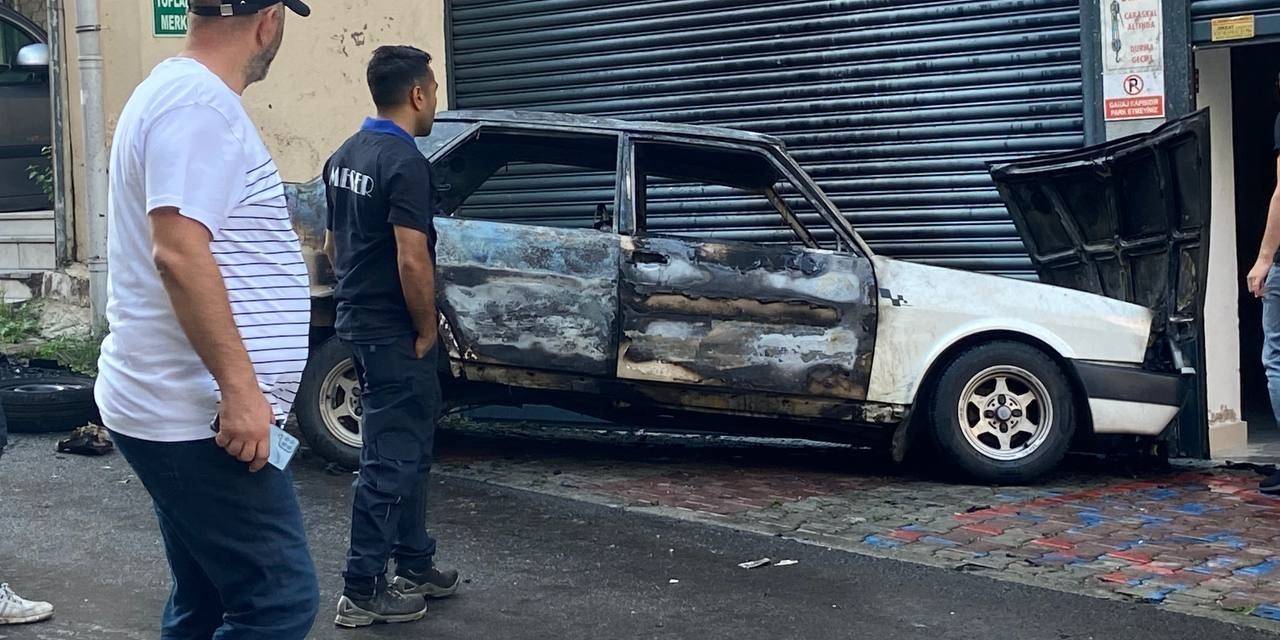 Maltepe’de Kontağı Çevirdi, Araç Alev Aldı