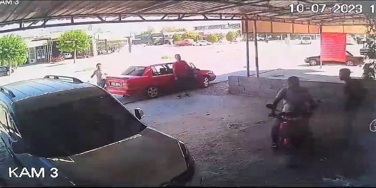 Virajı Alamayan Otomobil Tamirhaneye Daldı