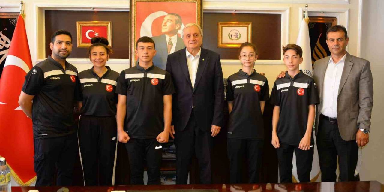 Başarılı Sporcuları Ödüllendirdi