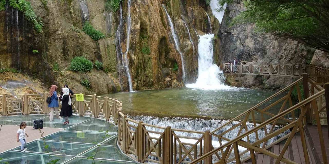 Günpınar Şelalesi’ne Ziyaretçi Akını