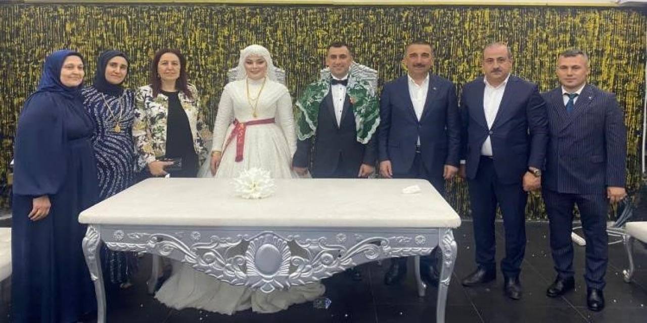 Siirt Valisi Hacıbektaşoğlu, Şehit Ailesinin Mutluluğunu Paylaştı