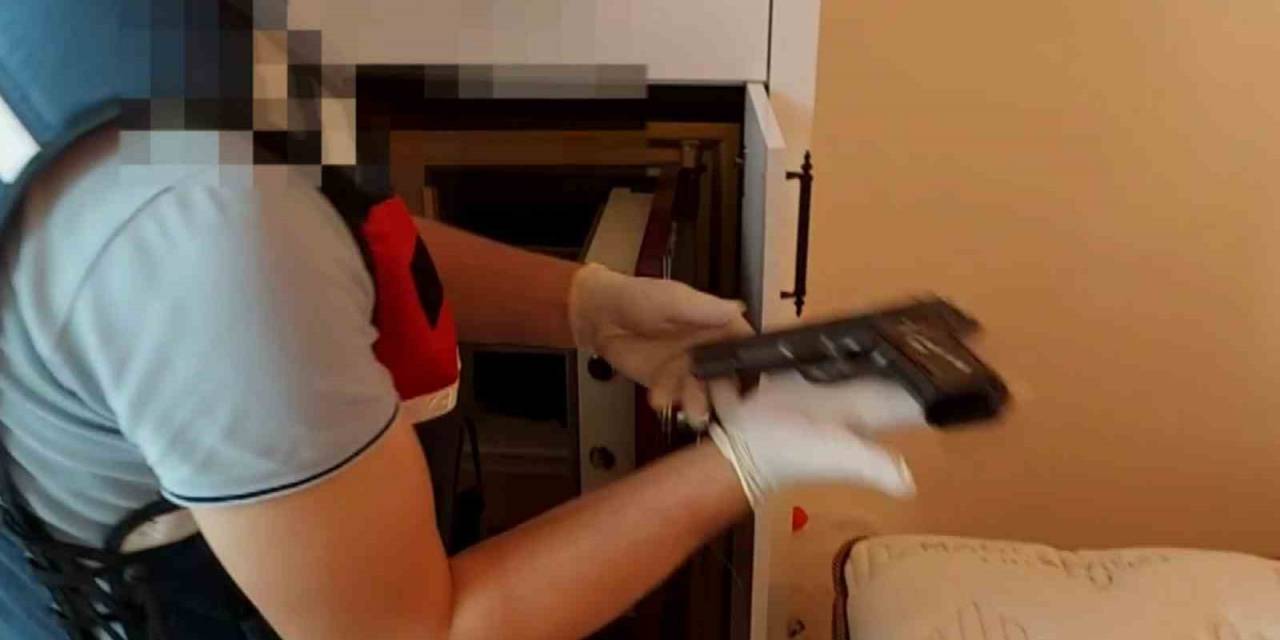 Çelik Kasadan 4 Tabanca 1865 Mermi Çıktı