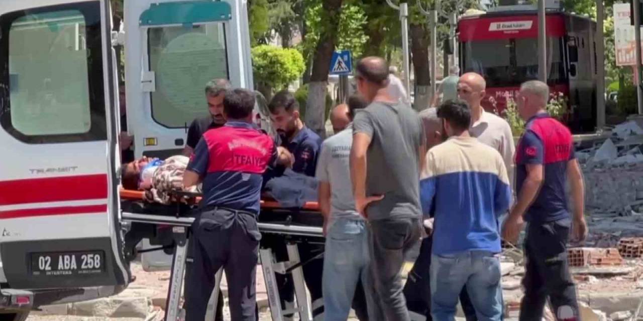 Asansörü Sökmek İsterken Duvar Altında Kaldı