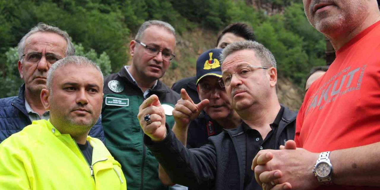 Giresun Valisi Ünlü Yeni Heyelanlar Yaşanabileceğine Dikkat Çekerek Vatandaşları Uyardı