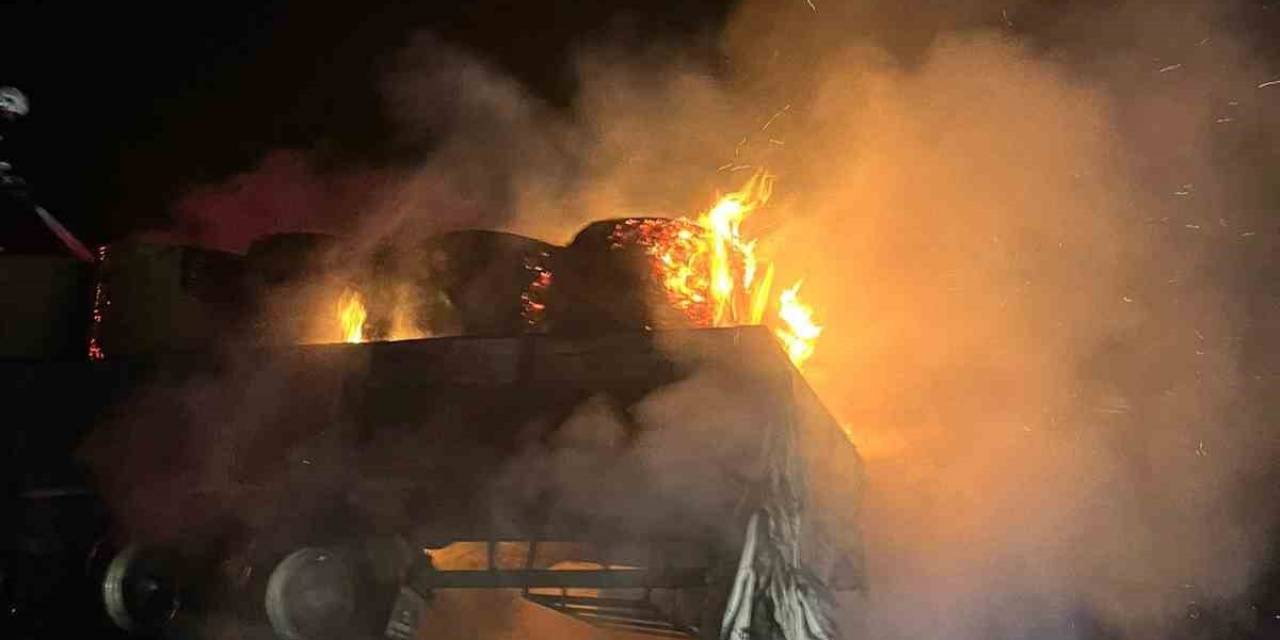 Lastiği Patlayan Tır Alev Topuna Döndü