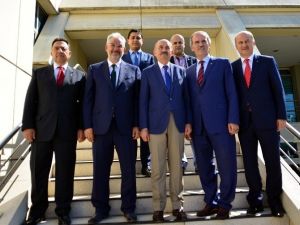 Mehmet Müezzinoğlu: "Bursaspor Ligi Arzu Edilen Noktada Bitirecektir"