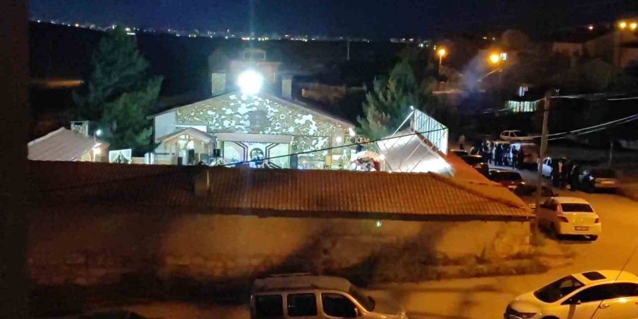 Mahalleli İsyanda, Pencerelerini Dahi Açamıyorlar