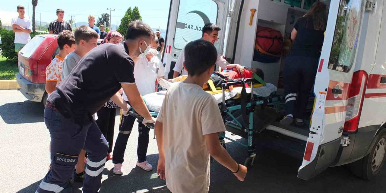 Burhaniye’de Motorlu Kuryenin Çarptığı Çocuk Yaralandı