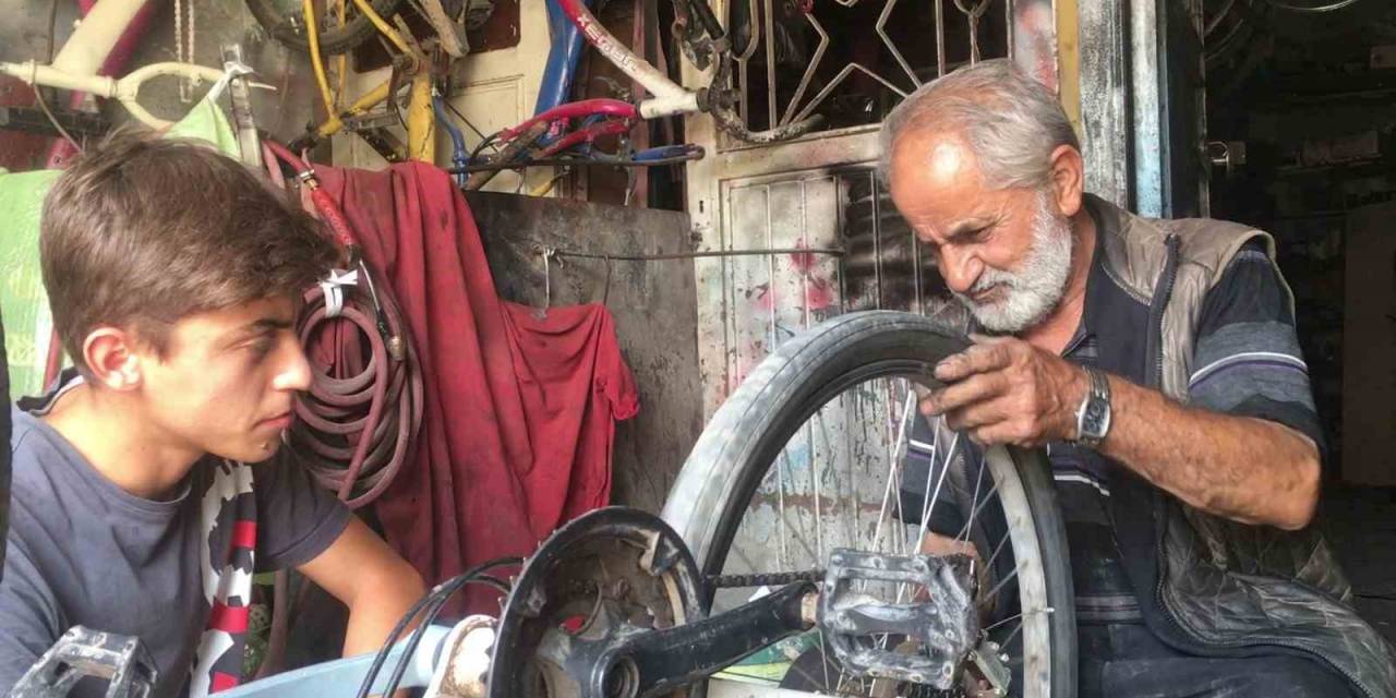 Siirt’te 65 Yaşındaki Usta 40 Yıldır Bisiklet Tamir Ediyor