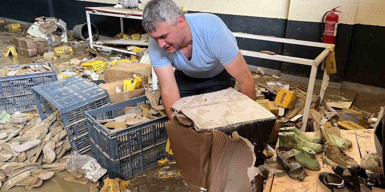 Selin Vurduğu Atılım Sanayi Sitesi’nde Temizlik Çalışmaları Başladı