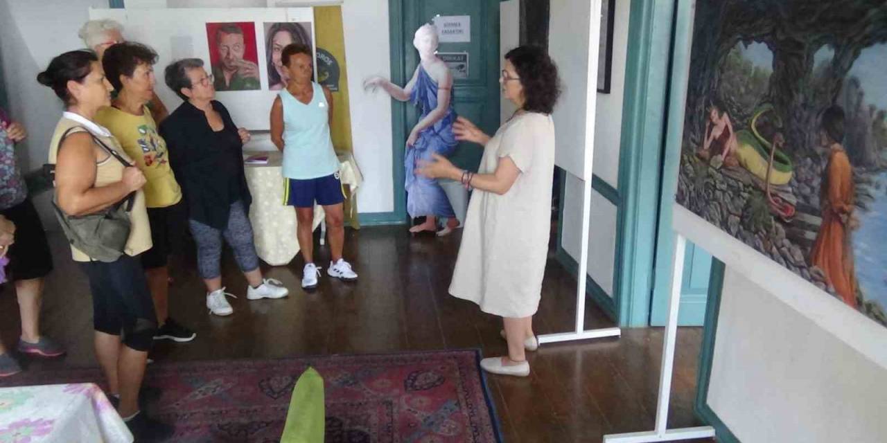 Melike Yaşa, Şahmeran Resimleriyle Kadın Gücünü Tuvale Yansıtıyor