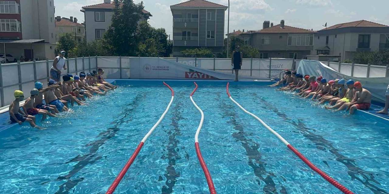 Muratlı’da Ücretsiz Yüzme Kursları Başladı