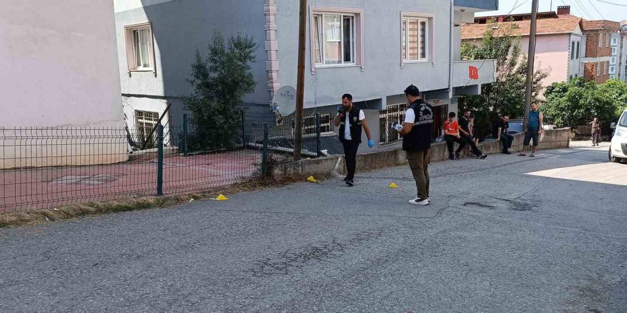 Evinin Önünde Silahla Vuruldu