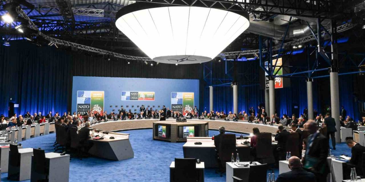 Nato Liderleri Zirvenin İlk Oturumuna Katıldı