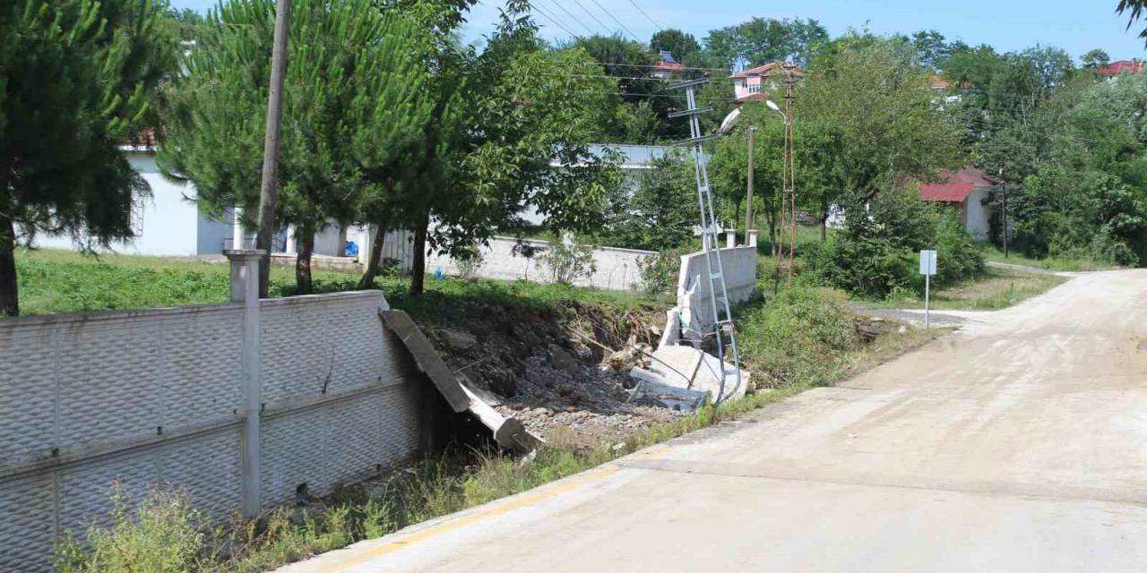 Okulun İstinat Duvarı Sel Sularına Dayanamadı