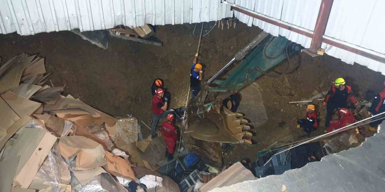 Göçük Altında Kalan Şahsı Arama Çalışmaları Devam Ediyor