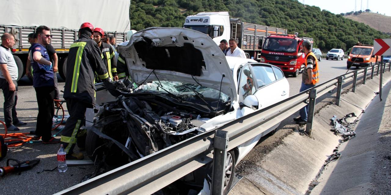 Otomobil Tıra Arkadan Çarptı: 1’i Ağır 5 Yaralı
