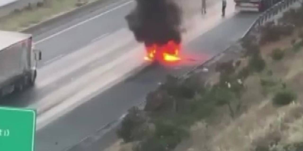 Adana’da Otoyolda Motosiklet Alev Topuna Dönüştü