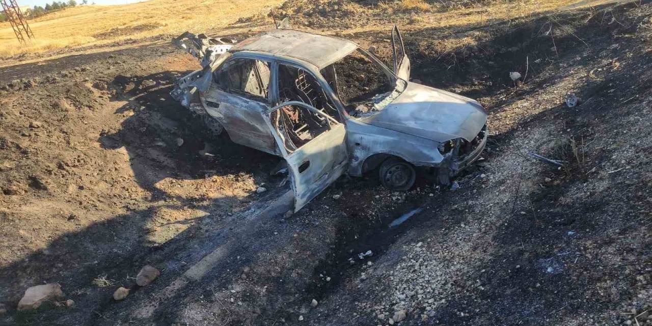 Takla Atan Otomobil Alevlere Teslim Oldu: 3 Yaralı