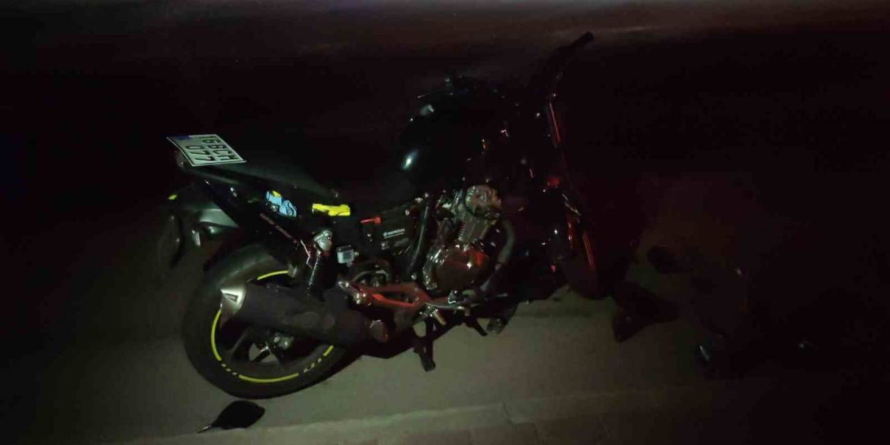 Motosiklet Traktöre Çarptı: 1 Yaralı
