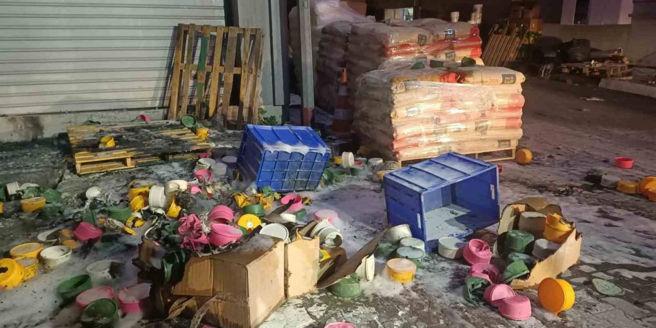 İstanbul’da Plastik Üretim Tesisi Alev Alev Yandı
