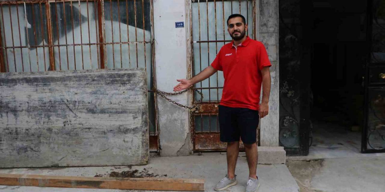 Kamerayı Görünce Vazgeçti, Arkadaşı İkna Edince Tekrar Anlaşıp Motosikleti Çaldılar