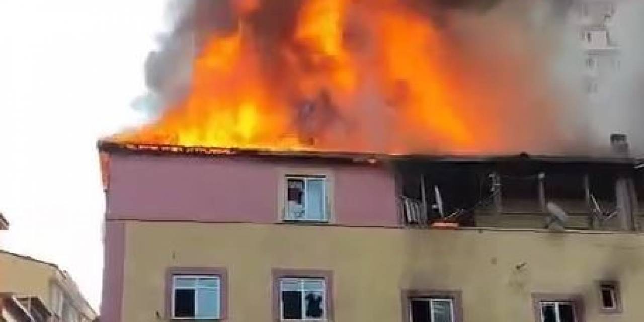 Esenyurt’ta Metruk Binanın Çatı Katı Alev Alev Yandı