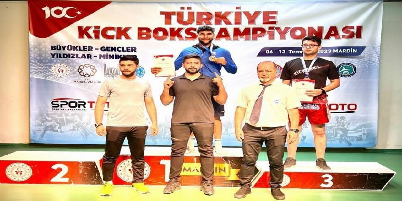 Erzurumlu Kick Boksçular Madalyaları Topladı