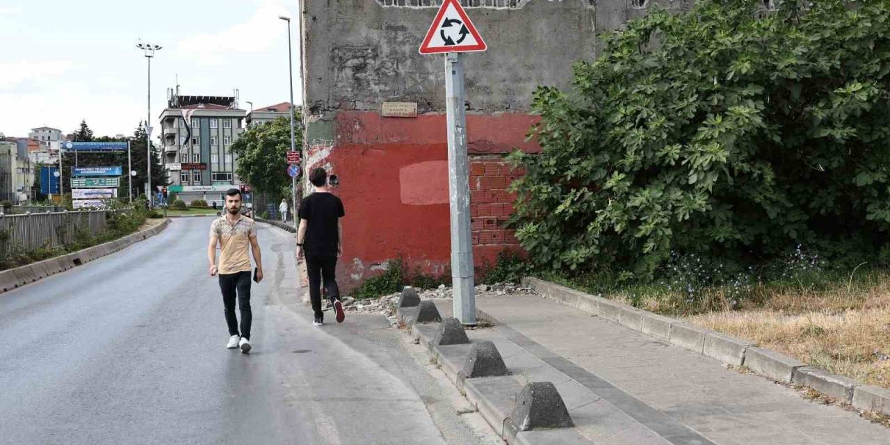 Fatih Mahallesi’ndeki 33 Yıllık Bina Yıkıldı