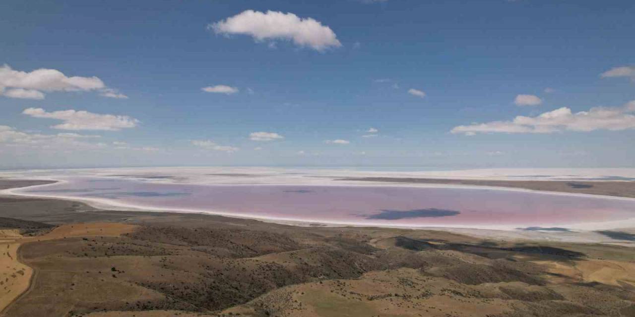 Tuz Gölü Pembe Renge Büründü