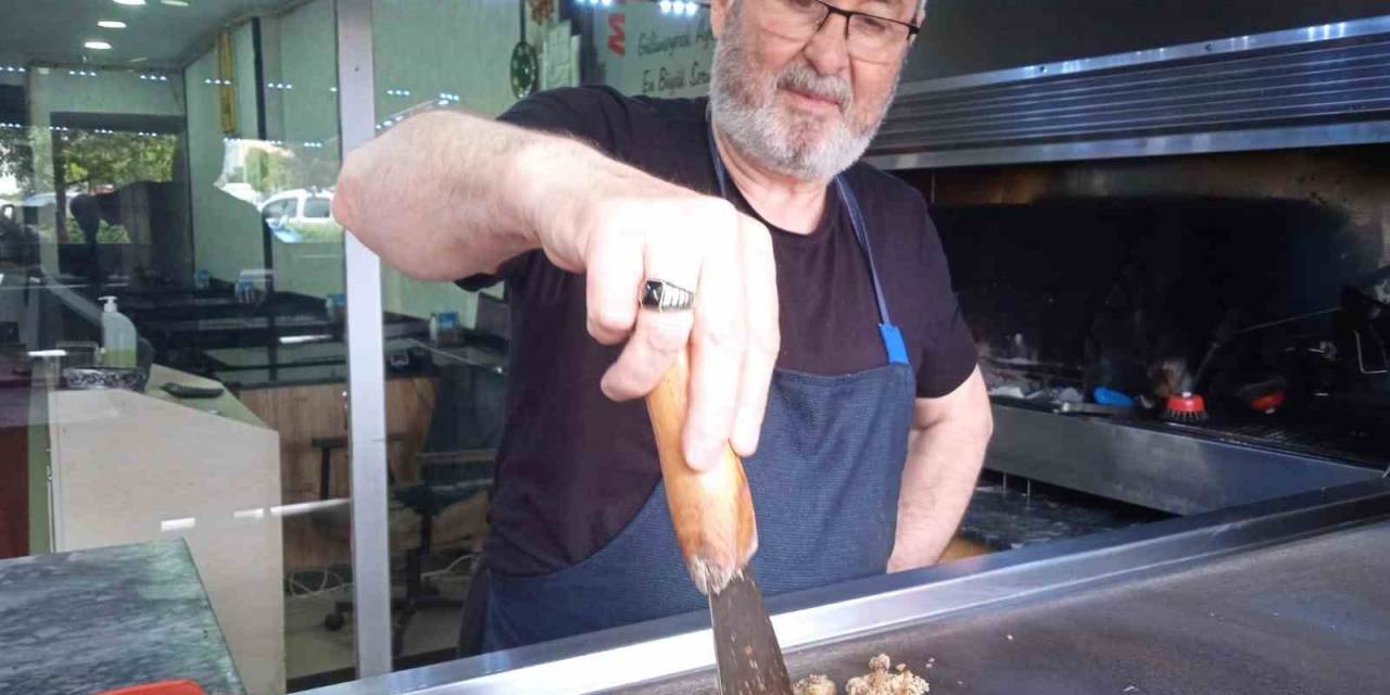 Esnaf, Piyasada Yeterli Kokoreç Olmamasından Yakınıyor