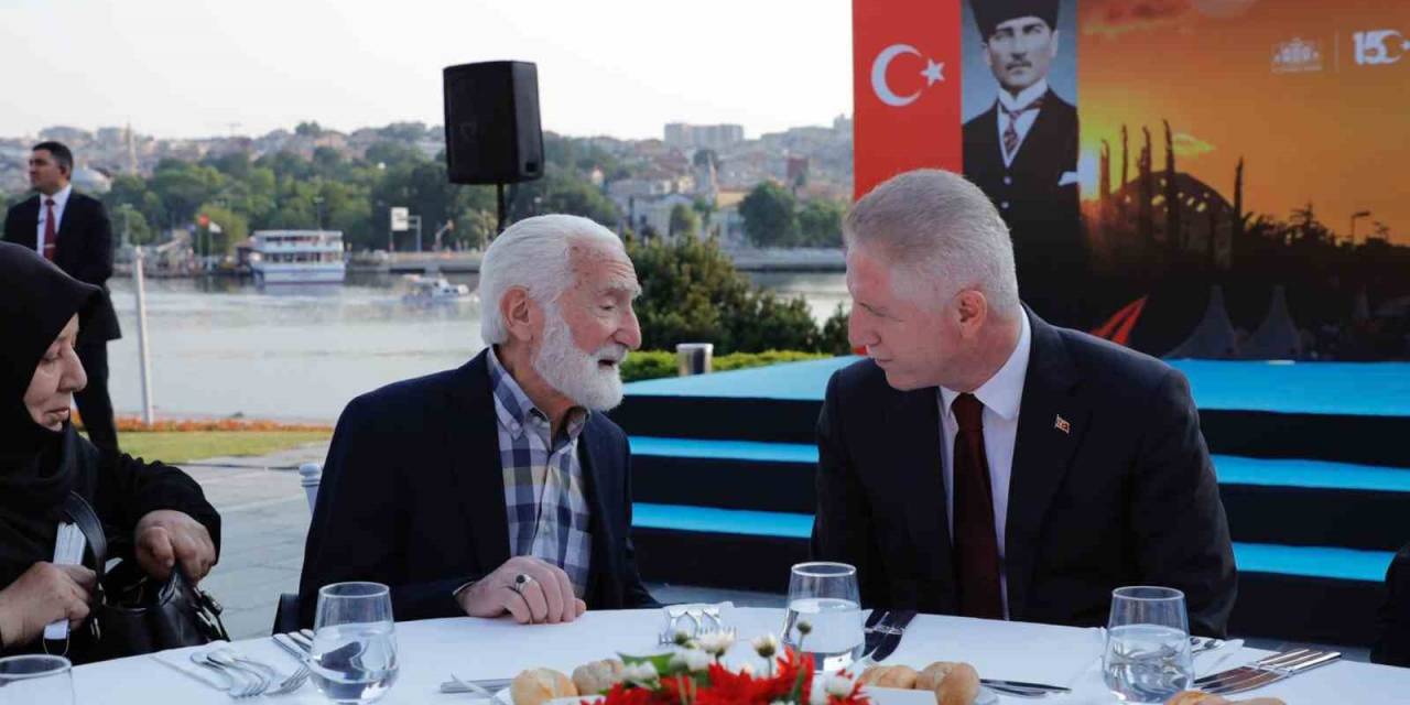 İstanbul Valisi Gül, 15 Temmuz Şehit Aileleri Ve Gazileriyle Buluştu