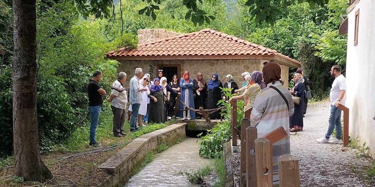 Manevi Mekanları Gezdiler