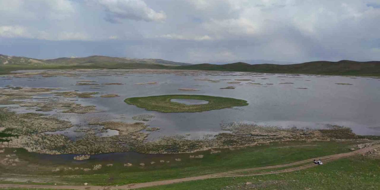 2 Bin 800 Yıllık Keşiş Gölü Kurumak Üzere
