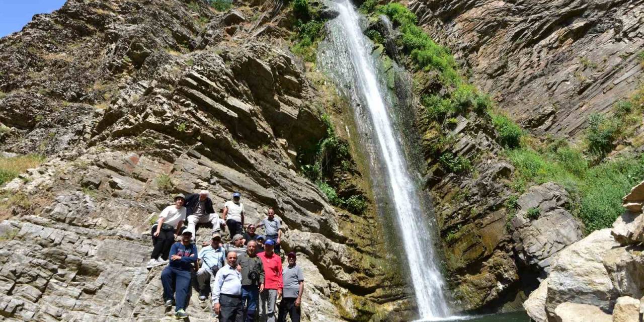 Gümüşkanat Şelalesi Eşsiz Manzarasıyla İlgi Görüyor