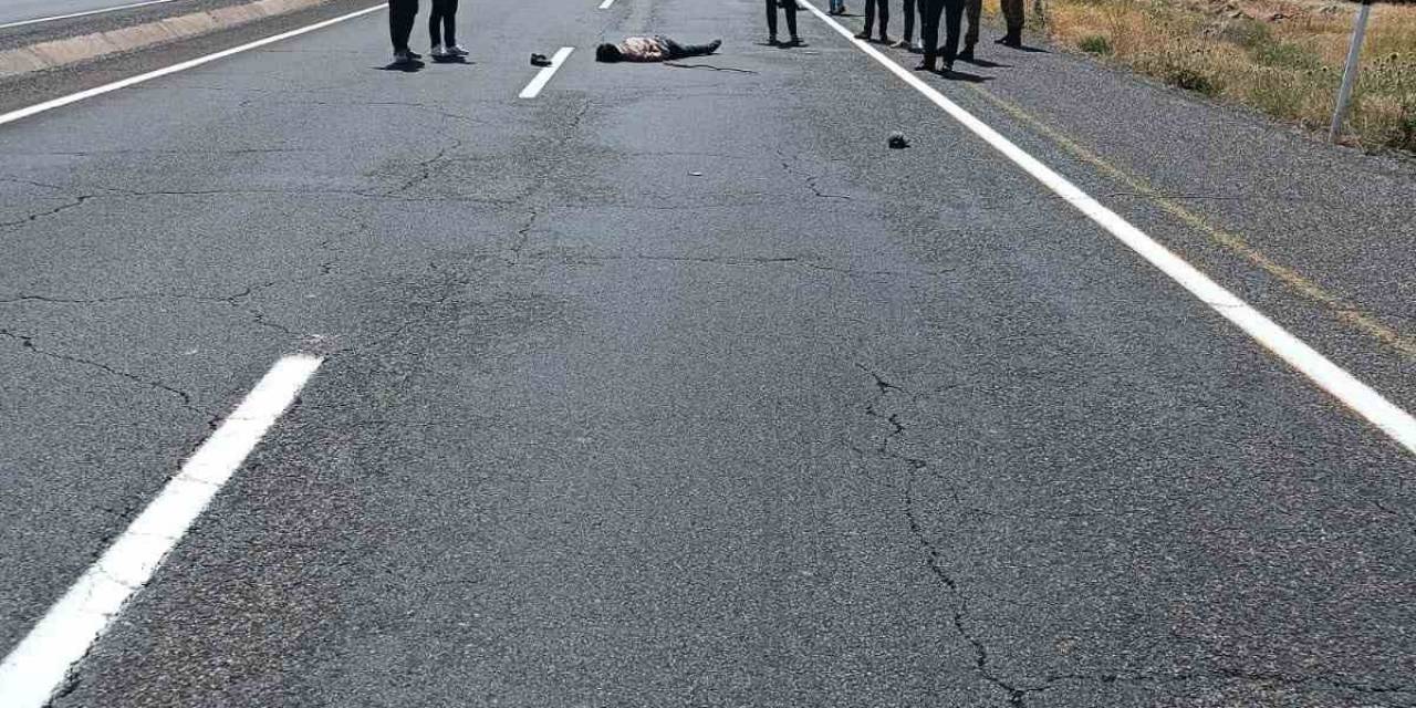 Elazığ’da Yolun Karşısına Geçmeye Çalışan Yayaya Araç Çarptı