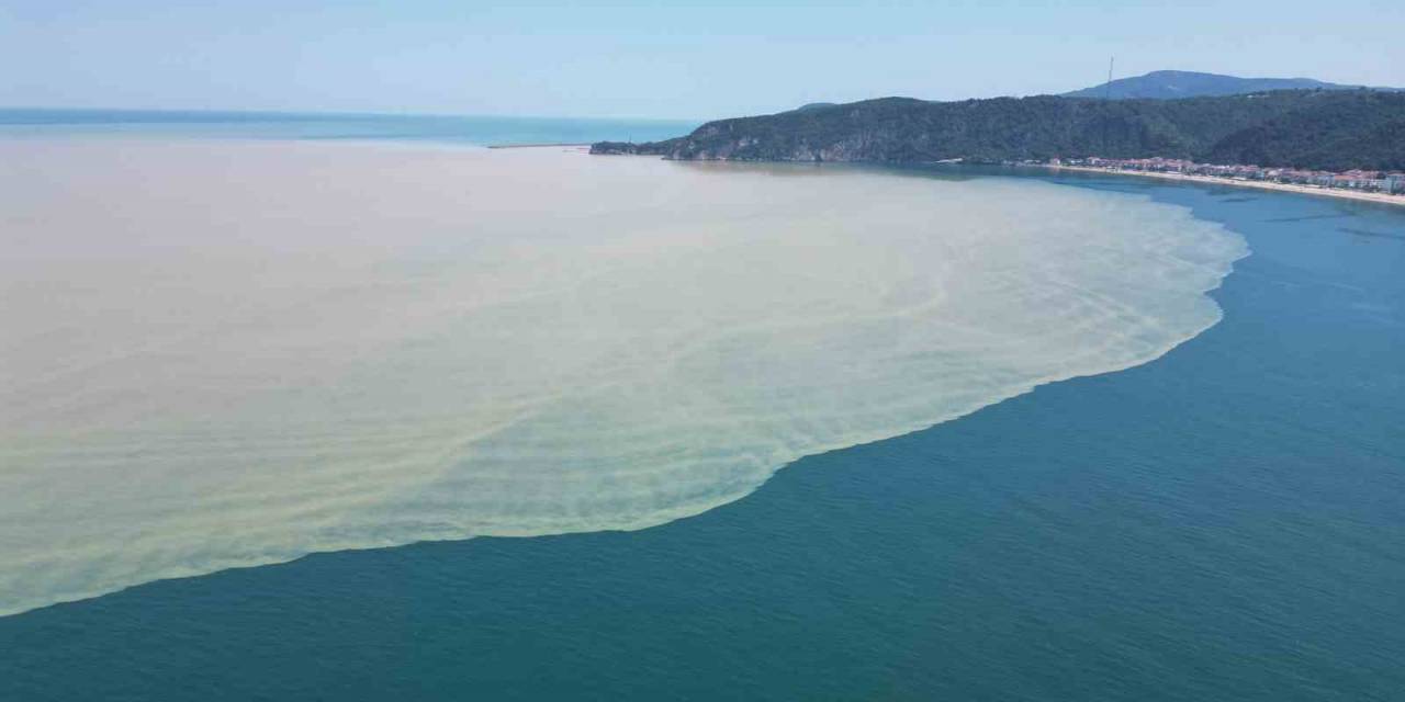 Bartın’da Sel Sonrası Denizin Rengi Değişti
