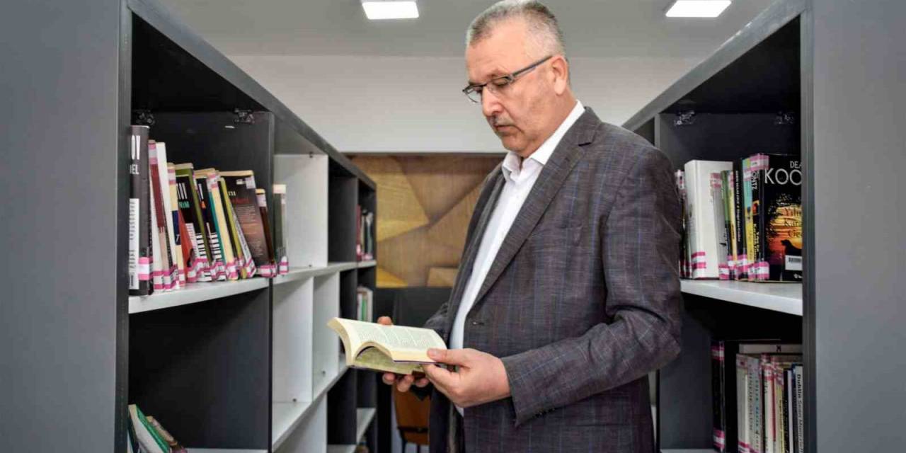 Karacabey İlçe Kütüphanesi Gençlik Merkezine Taşındı