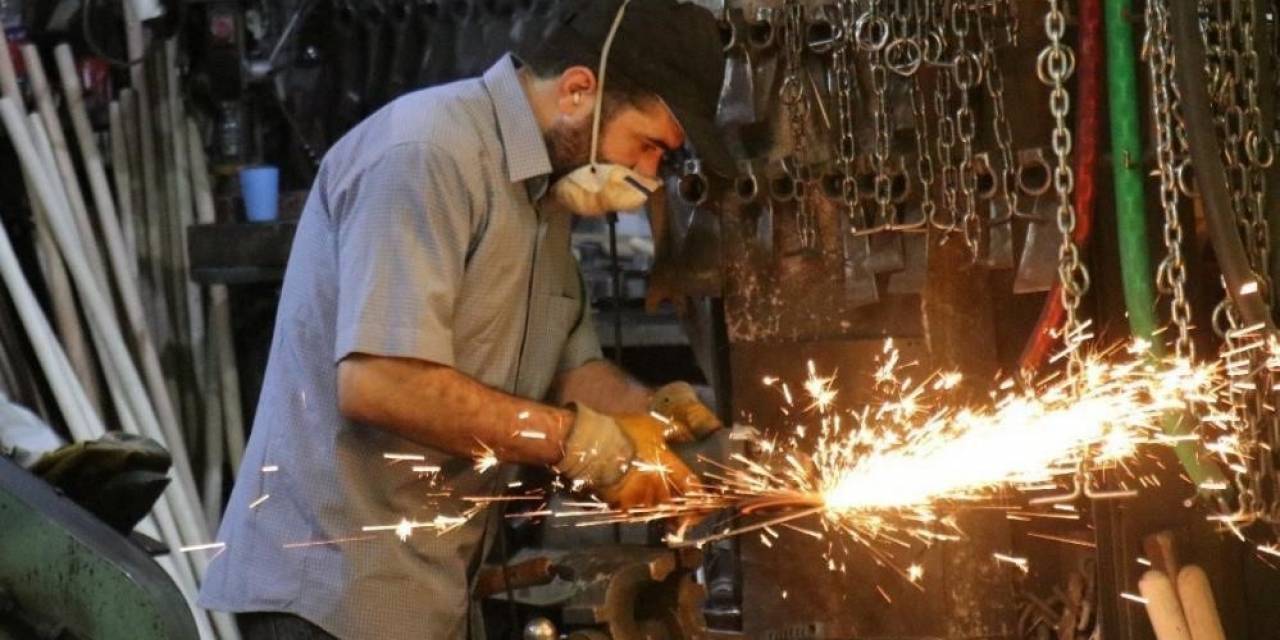 Sanayi Üretimi Aylık Arttı, Yıllık Azaldı