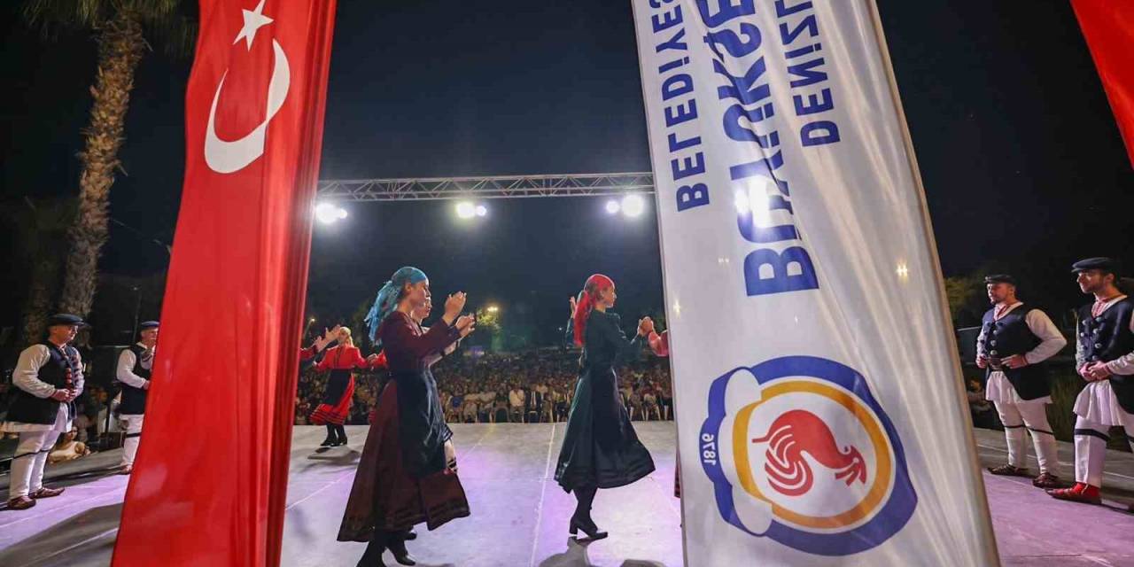 Halk Dansları Festivali Coşkuyla Devam Ediyor