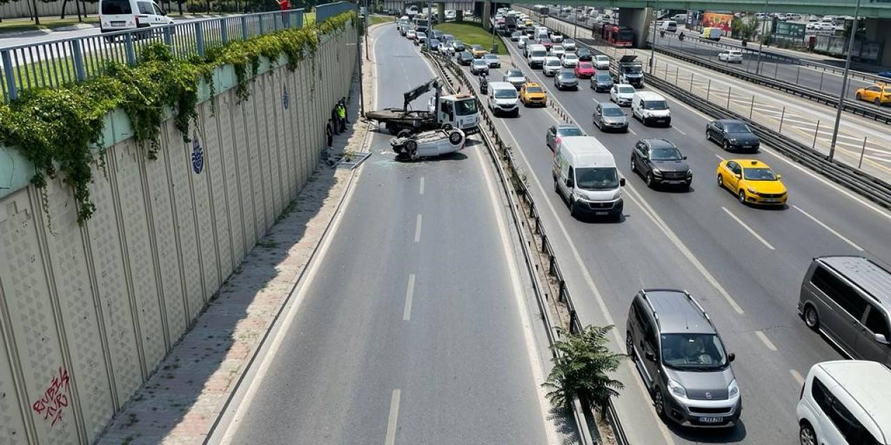 Zeytinburnu’nda Feci Kaza: Araç Demir Korkulukları Aşıp Yan Yola Düştü